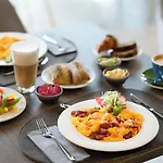 Hotel Kenese Bay Garden & Conference 4*