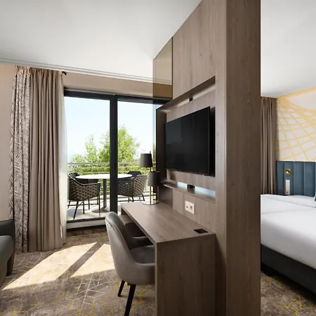 Hotel Kenese Bay Garden & Conference 4*