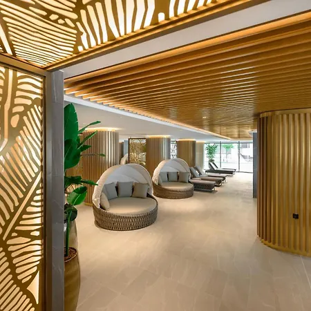 Hotel Kenese Bay Garden & Conference 4*
