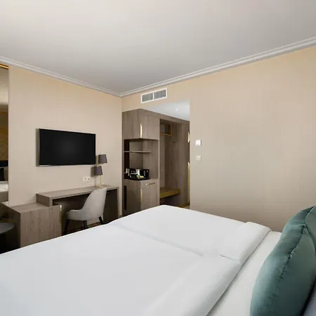 Kenese Bay Garden & Conference Hotel 4*