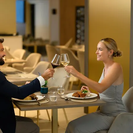 فندق Kenese Bay Garden & Conference بالاتونكينيشي