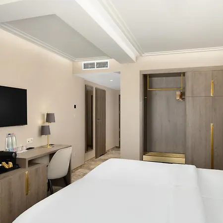 Hotel Kenese Bay Garden & Conference