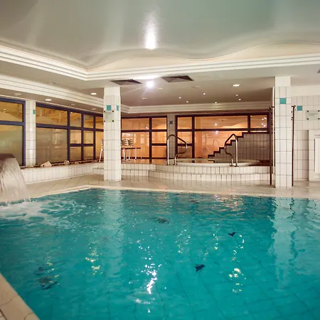 Kenese Bay Garden & Conference バラトンケネシェ
