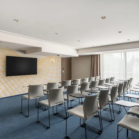 Kenese Bay Garden & Conference ホテル 4*