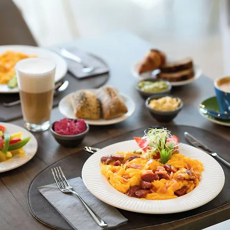 Hotel Kenese Bay Garden & Conference 4*