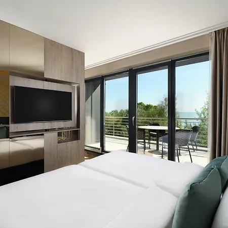 Hotel Kenese Bay Garden & Conference 4*