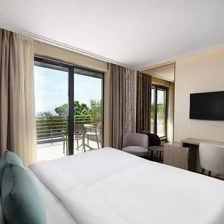 Kenese Bay Garden & Conference ホテル 4*