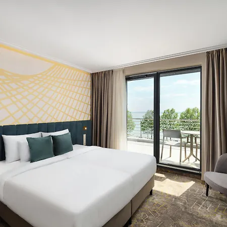 Kenese Bay Garden & Conference バラトンケネシェ