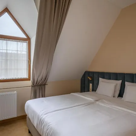 Hotel Kenese Bay Garden & Conference 4*