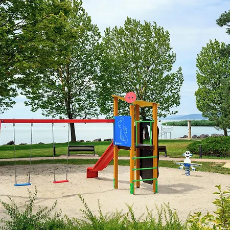 Kenese Bay Garden & Conference 4*