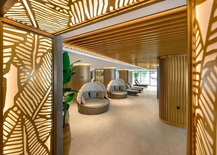 Ξενοδοχείο Kenese Bay Garden & Conference 4*