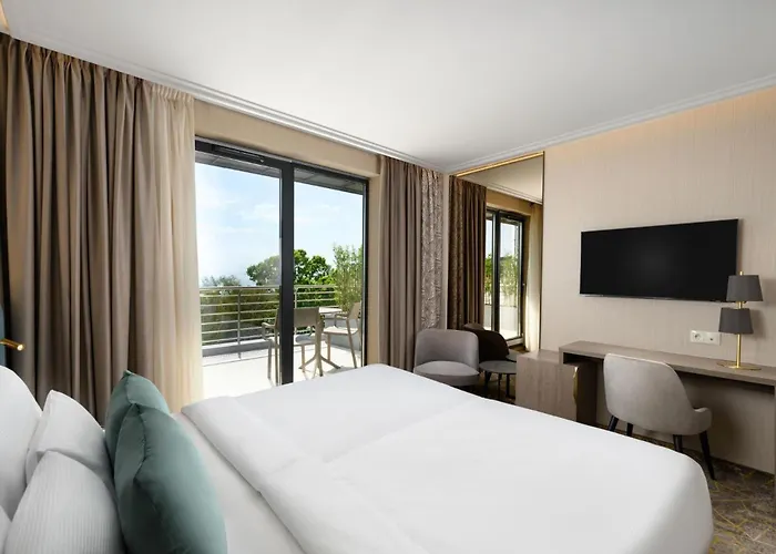 Hotel Kenese Bay Garden & Conference