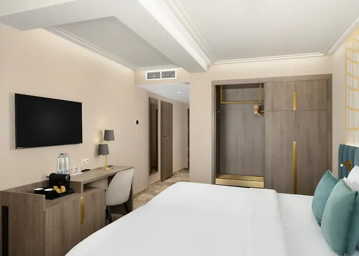 Hotel Kenese Bay Garden & Conference