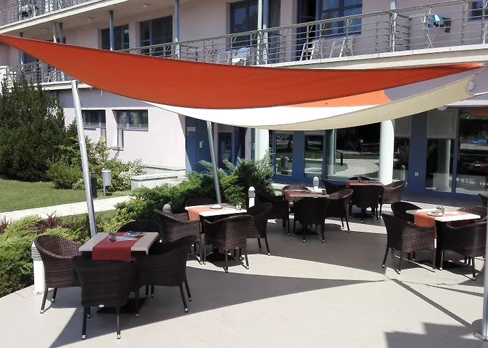Kenese Bay Garden & Conference 4* 巴拉腾肯尼斯