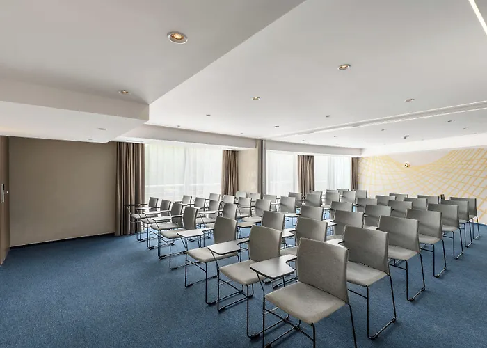 Kenese Bay Garden & Conference 巴拉腾肯尼斯