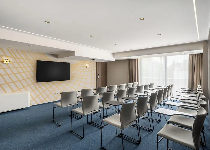 Kenese Bay Garden & Conference 酒店 4*