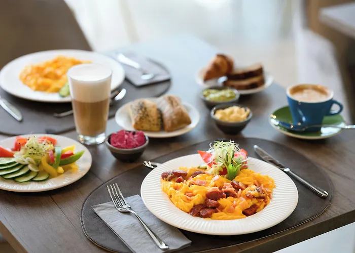 Hotel Kenese Bay Garden & Conference 4*