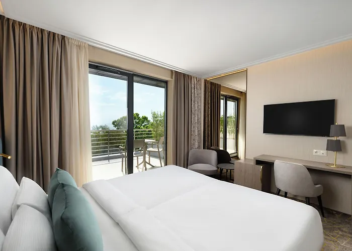 Kenese Bay Garden & Conference 酒店 4*
