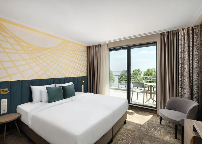 Kenese Bay Garden & Conference 巴拉腾肯尼斯