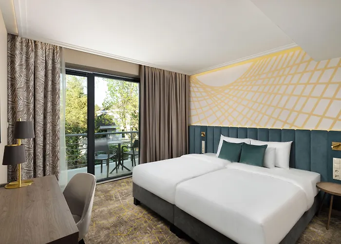 Kenese Bay Garden & Conference 酒店 4*
