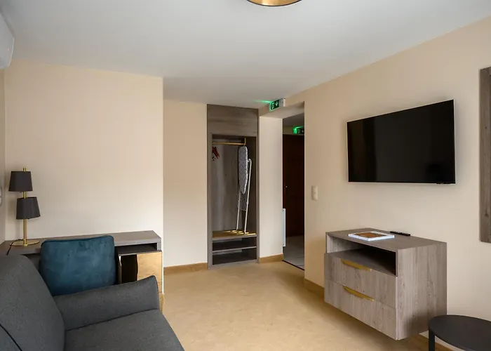 Hotel Kenese Bay Garden & Conference