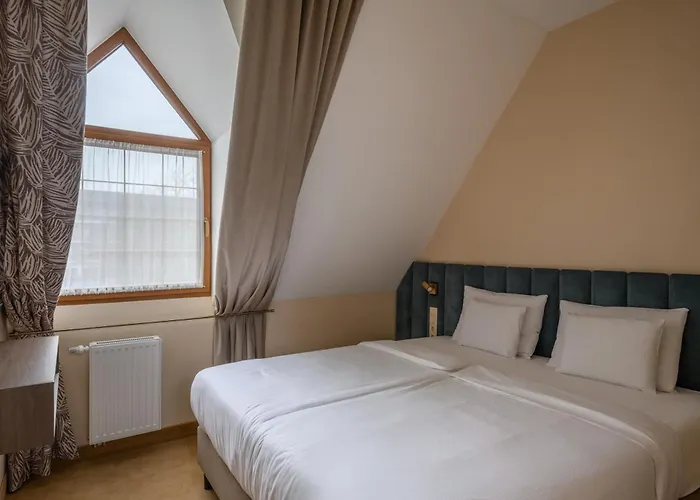 Ξενοδοχείο Kenese Bay Garden & Conference 4*